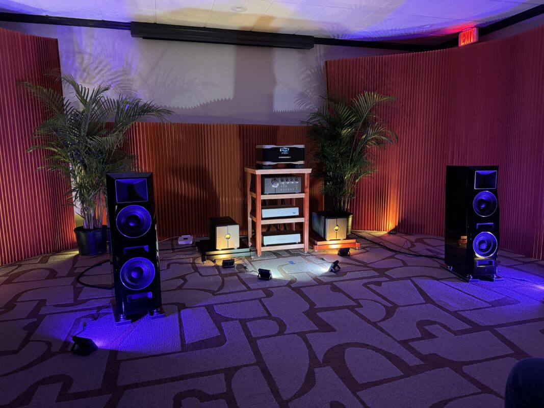 Bending Wave demonstrated the new Wadax Studio Player and Göebel Diva Comptesse.