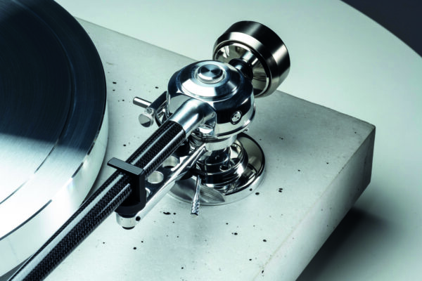 EATCDUR_Lifestyle Photo Concrete - Tonearm