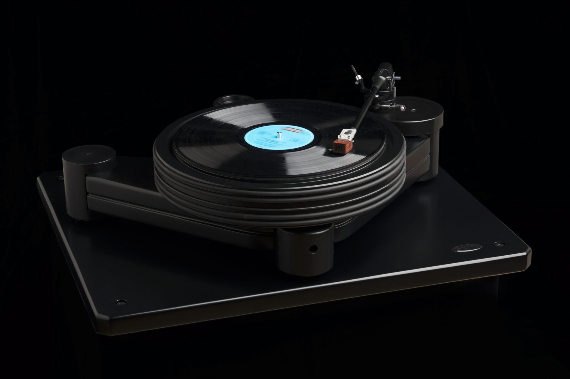 Pear Blue Audio Odar Turntable and Cornet 3 12″ Tonearm